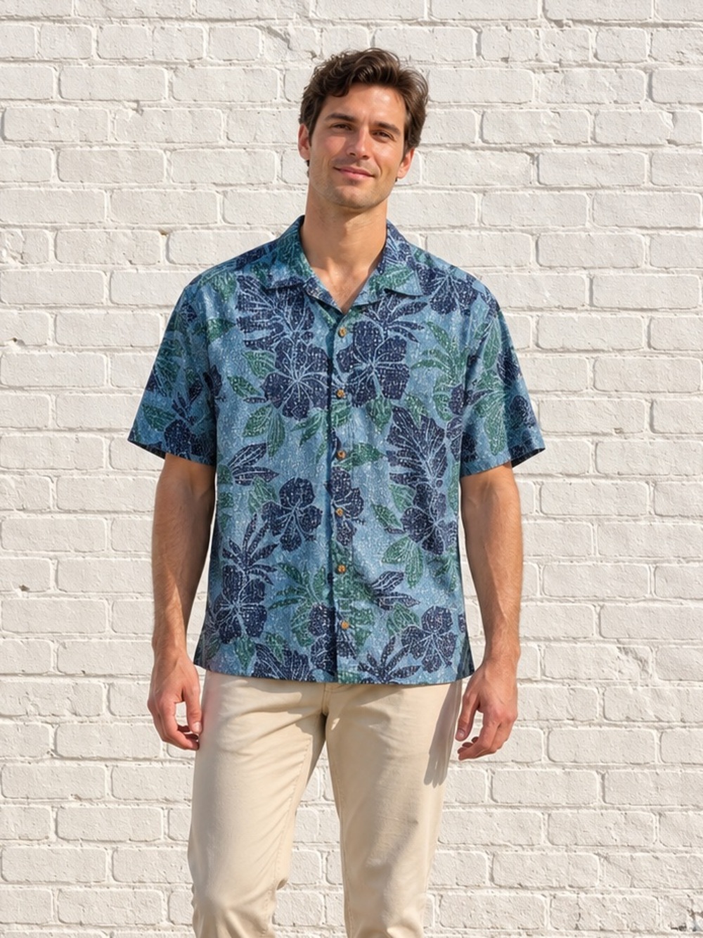Vintage 90s Blue Hawaiian Floral Button Down Short Sleeve Shirt size Large Beach